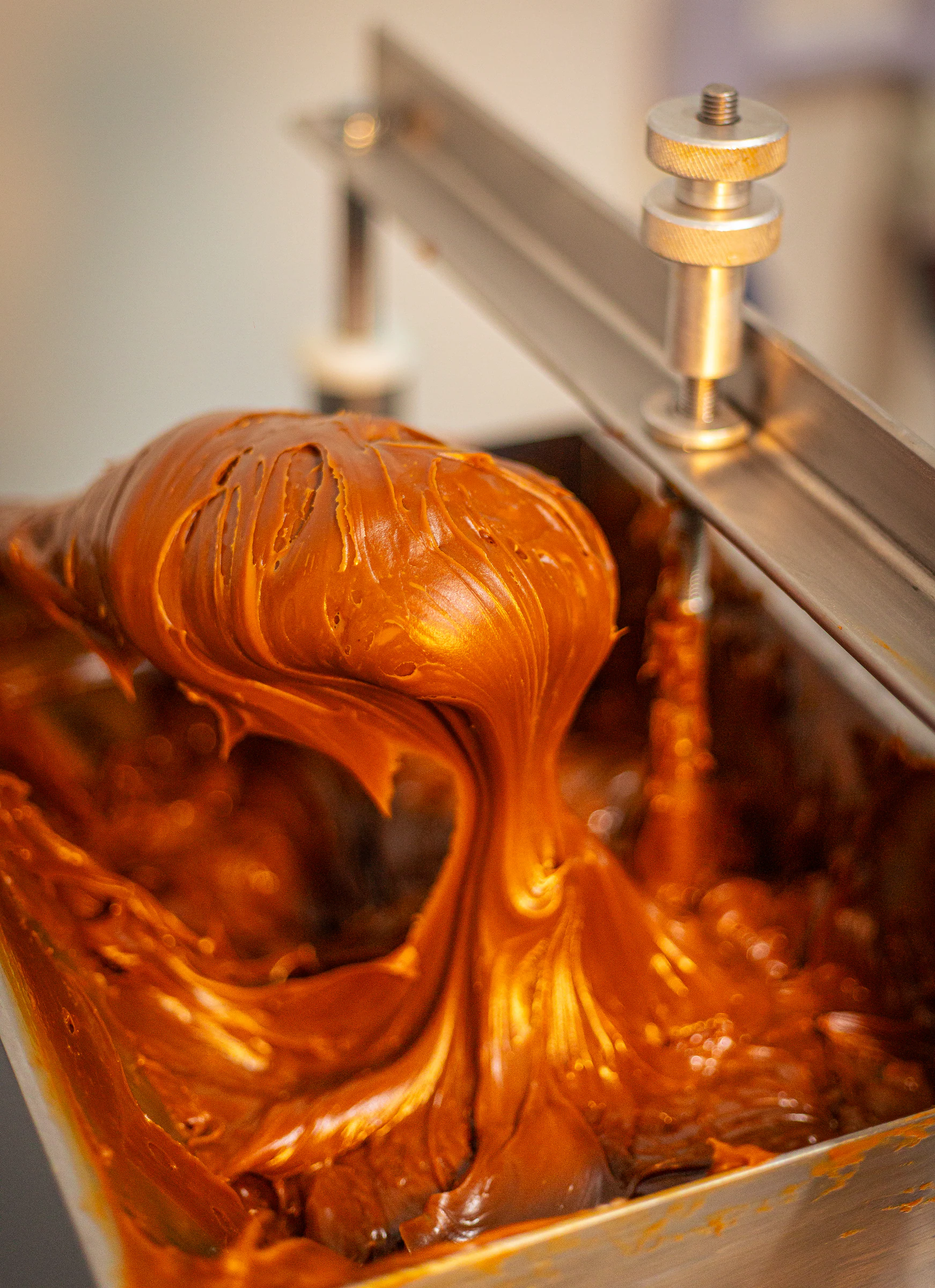 Doce de leite em processo de produção