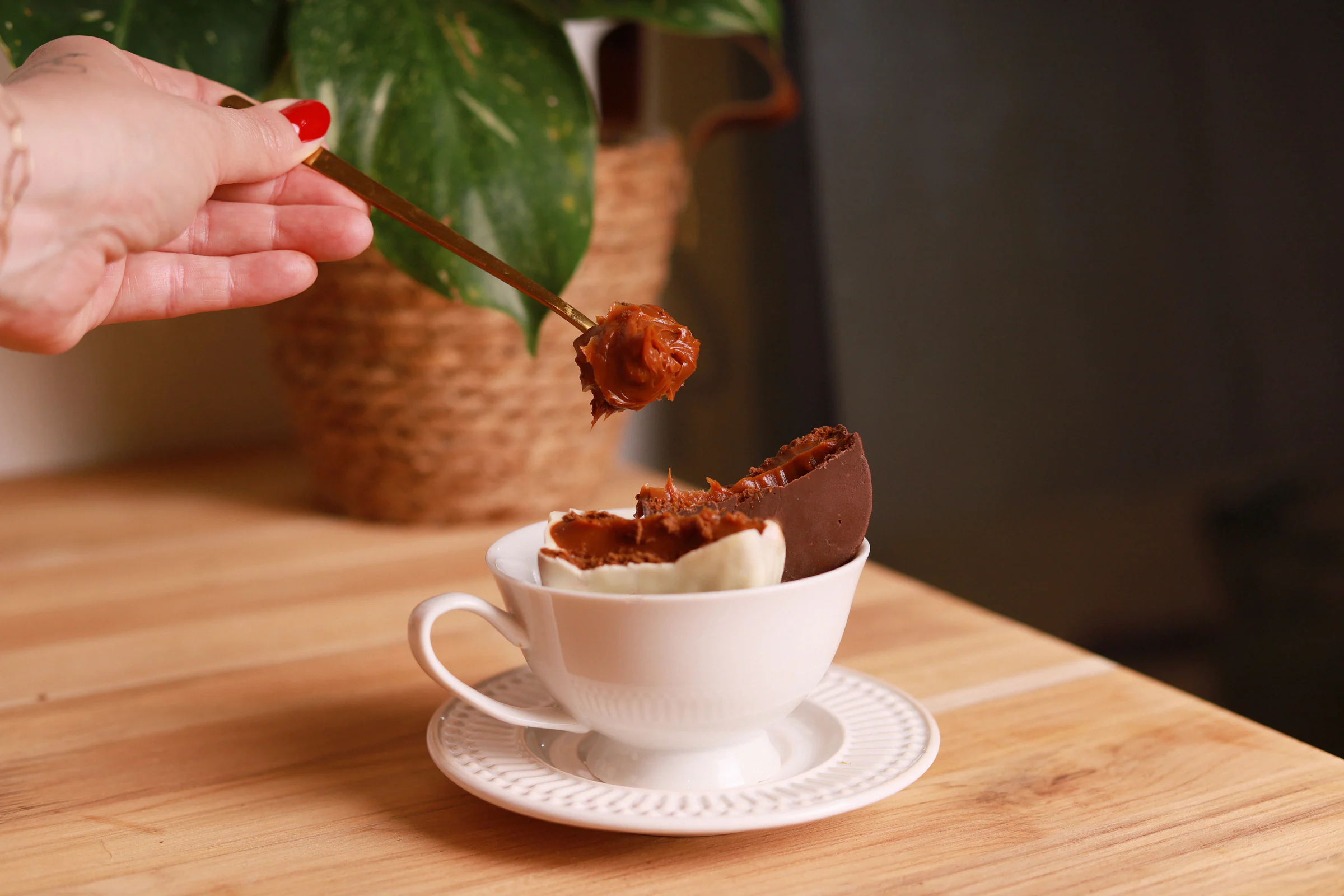 Alfajor Porteño meio amargo servido com café